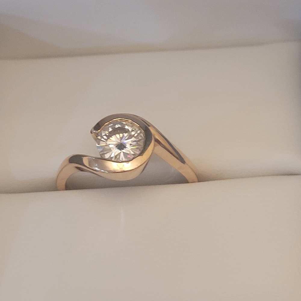 CHARLES & COLVARD 14k ROSE GOLD RING - Picture 5 of 6